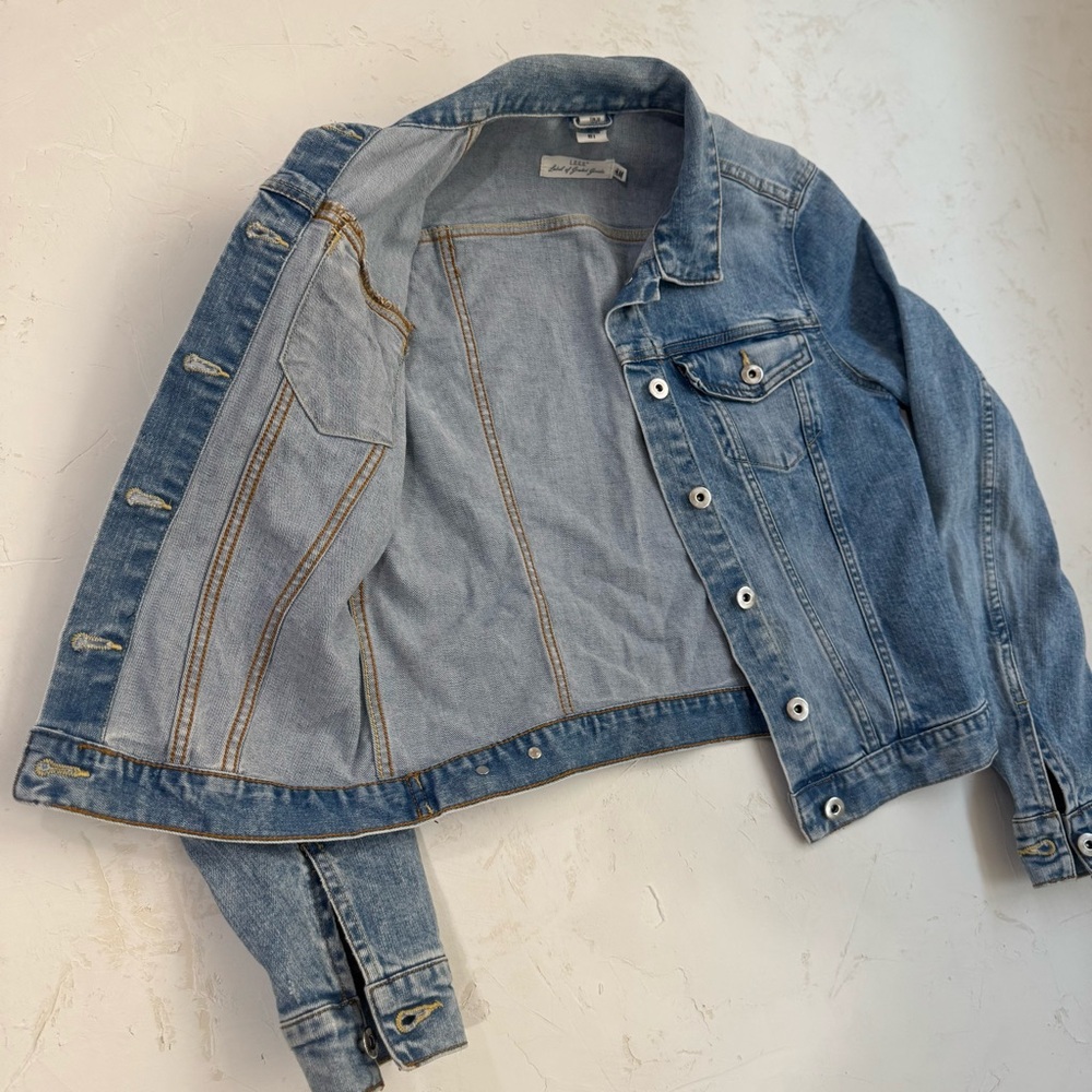 3/$20 H&M L.O.G.G. Classic Light Wash Denim Jacket Women’s Size 8 - Picture 12 of 14